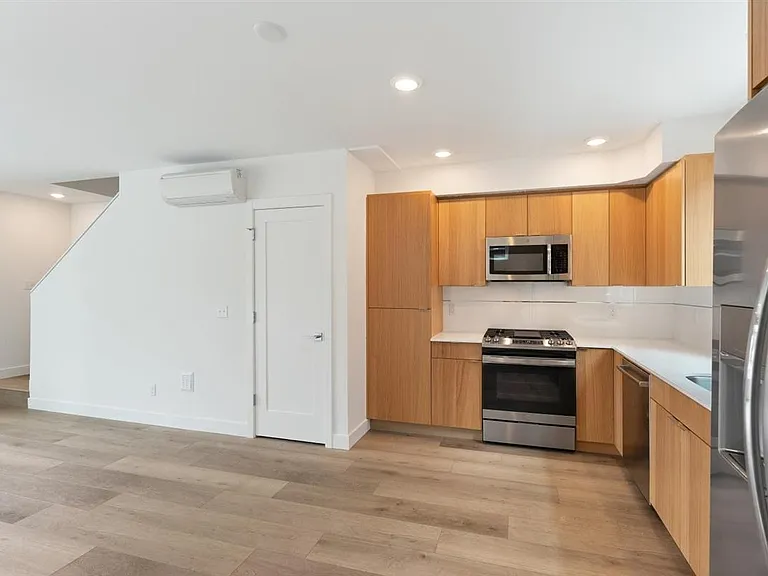 5810 Roosevelt Way NE #B — Photo 4