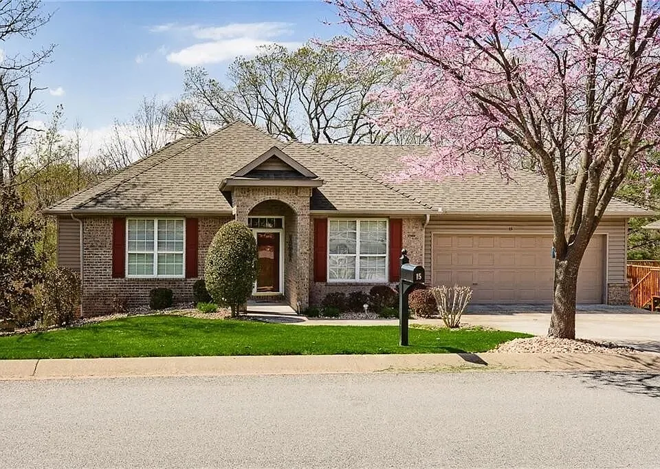 15 Glenbrook Ln