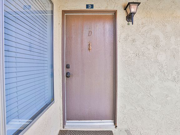 2nd image of 1300 Brentwood Cir Unit D
