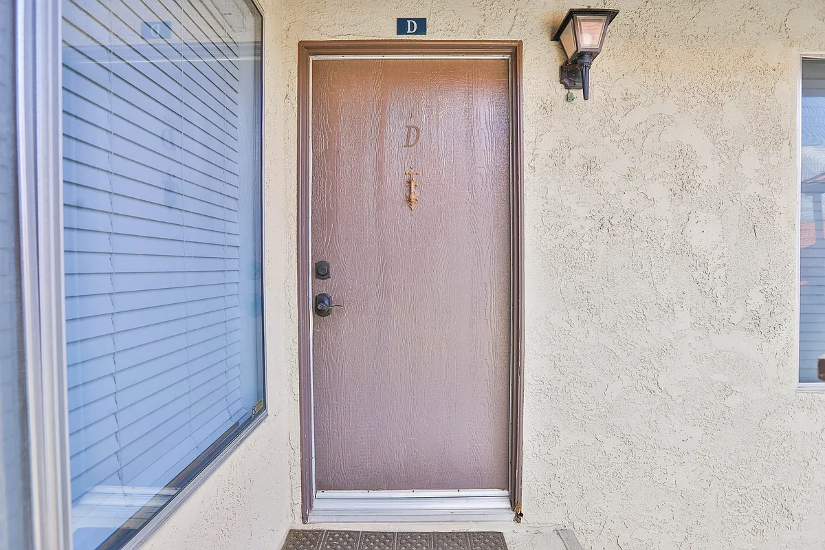 Building Photo - 1300 Brentwood Cir #D