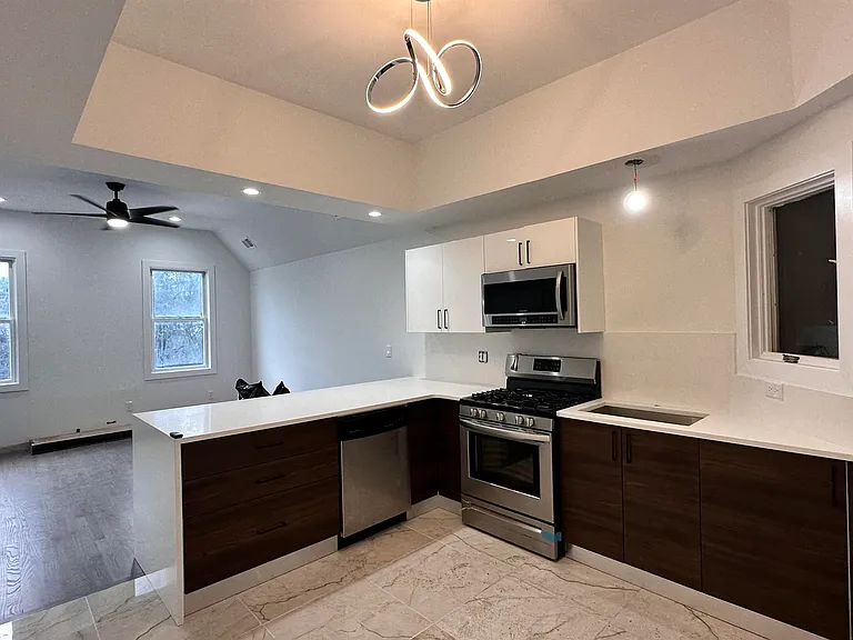 802 Broadway — Photo 1