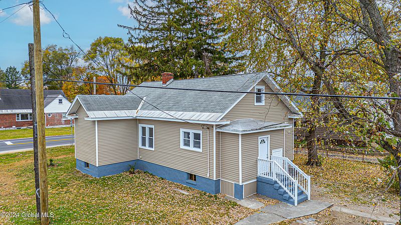 5th image of 623 Curry Road