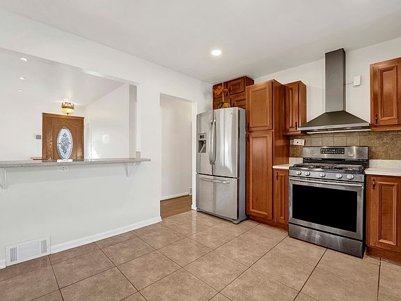 2nd image of 9410 Lawler Ave