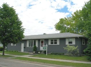 106 Victoria Ct, Grand Forks, ND 58201