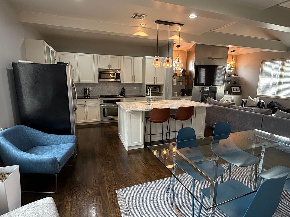Kitchen and dining area (2nd floor)