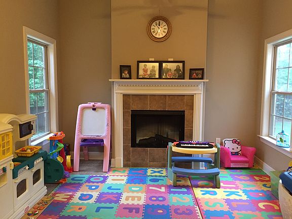 5th image of 4544 Royale Dr