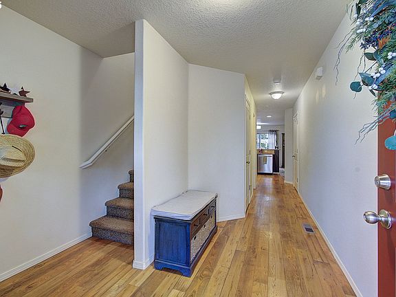5th image of 5719 NE 49th St