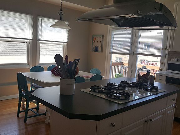 3. Barry kitchen & dining room