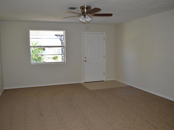 5th image of 320 Scotland Dr