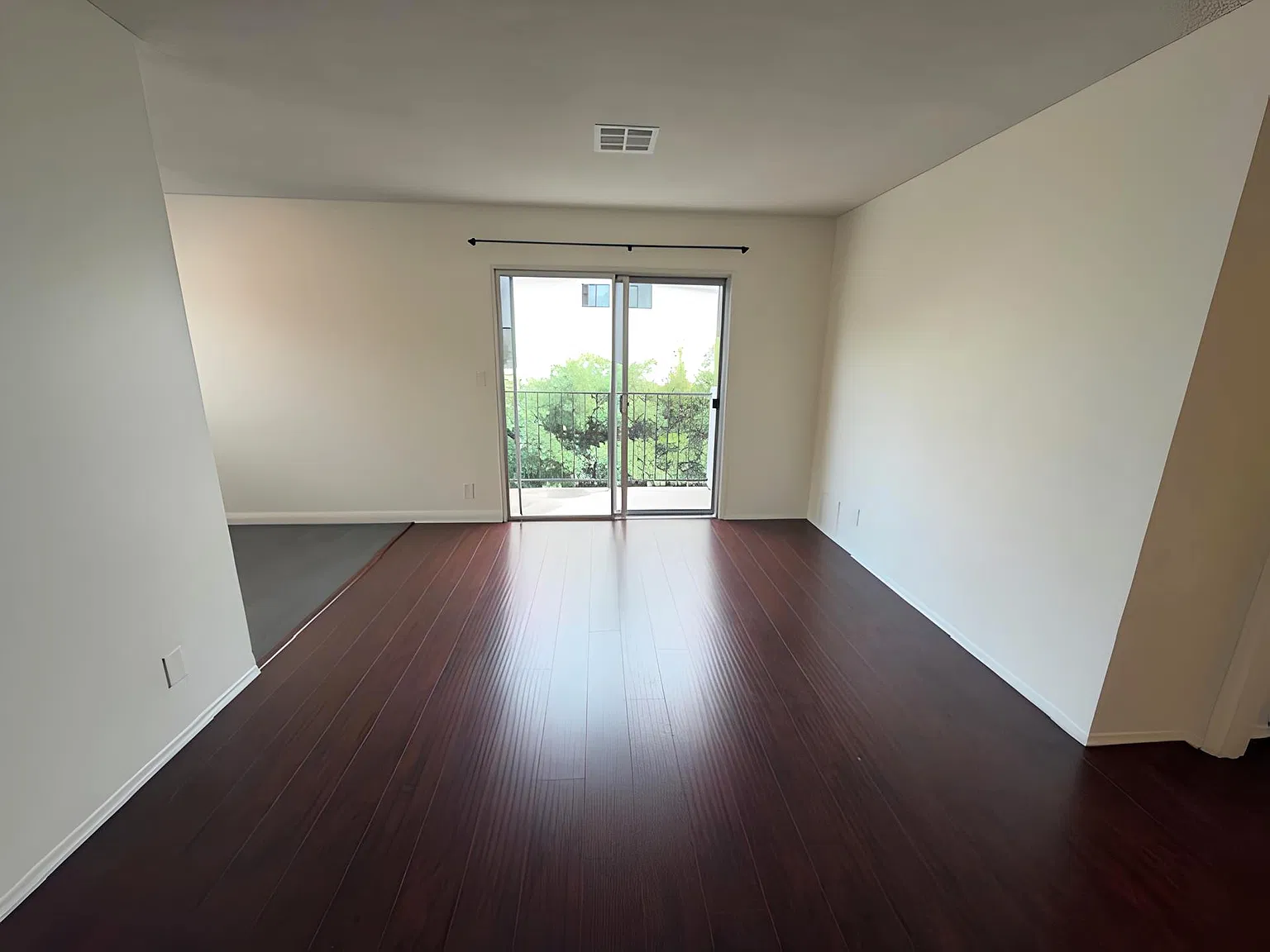 1 bed, 700 sqft, $2,100 — Photo 3