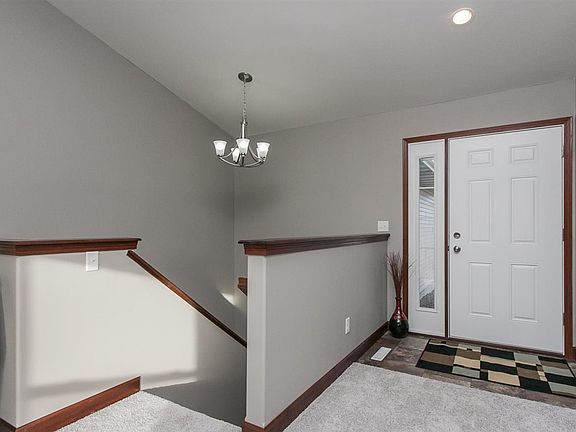 2nd image of 825 Franklin St