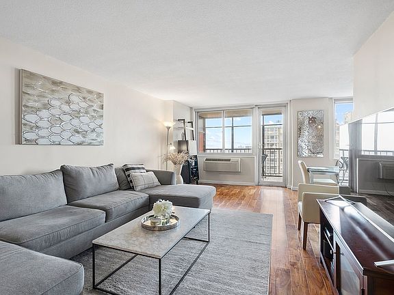 4th image of 11818 Union Tpke APT 19H