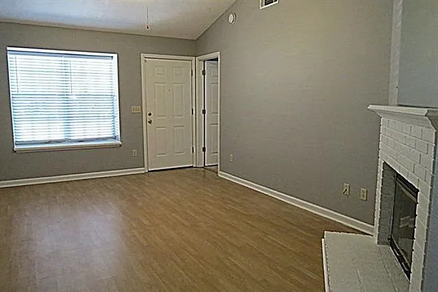 2 bed, 2.0 bath, 991 sqft, $1,400 — Photo 2