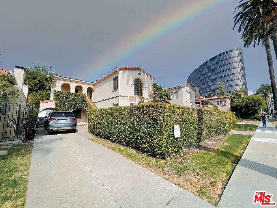 219 S Hamilton Dr #2