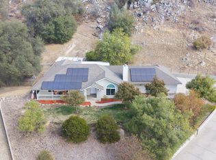 30240 Gooseberry Ln, Prather, CA 93651