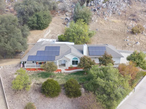 30240 Gooseberry Ln, Prather, CA 93651
