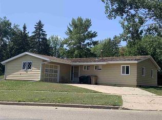 1917 8th St NW, Minot, ND 58703