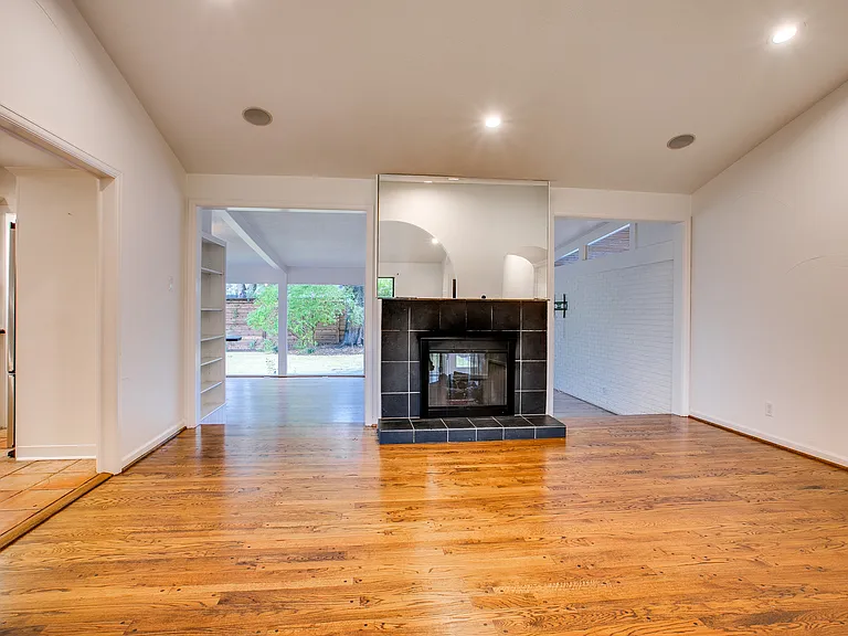 5815 Walnut Hill Ln — Photo 16