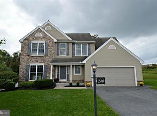 240 Taylor Dr, York, PA 17404