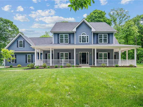 318 Pine Hollow Rd, Trafford, PA 15085