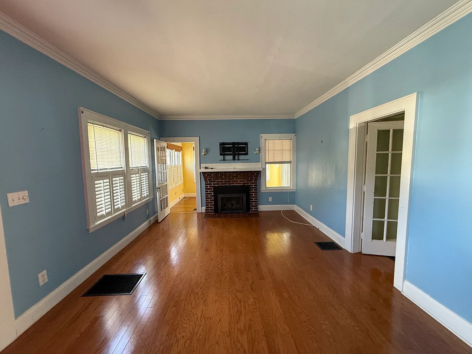 3 bed, 1.5 bath, 1377 sqft, $3,600 — Photo 3