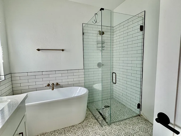 1518 E Waverly St #1 — Photo 2