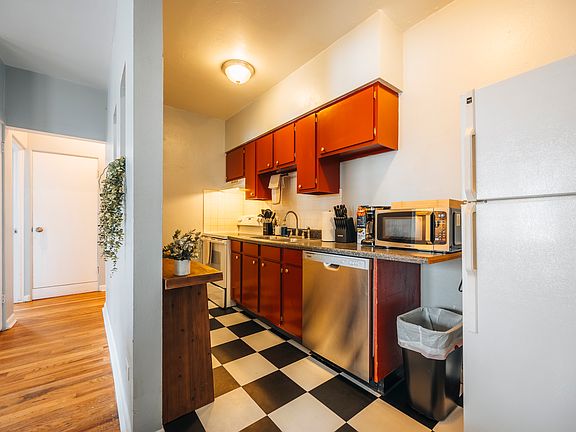 3rd image of 1532 Perry St APT 2