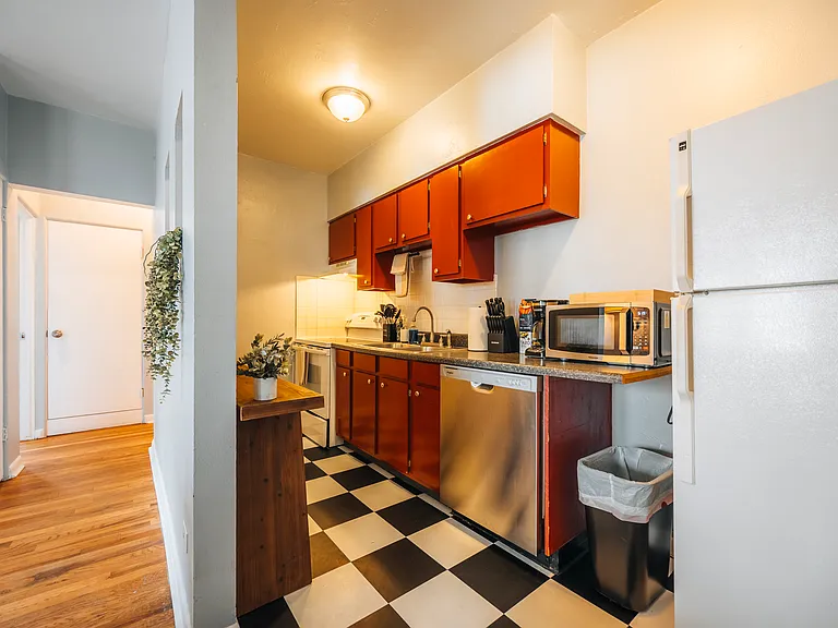 1532 Perry St #2 — Photo 3