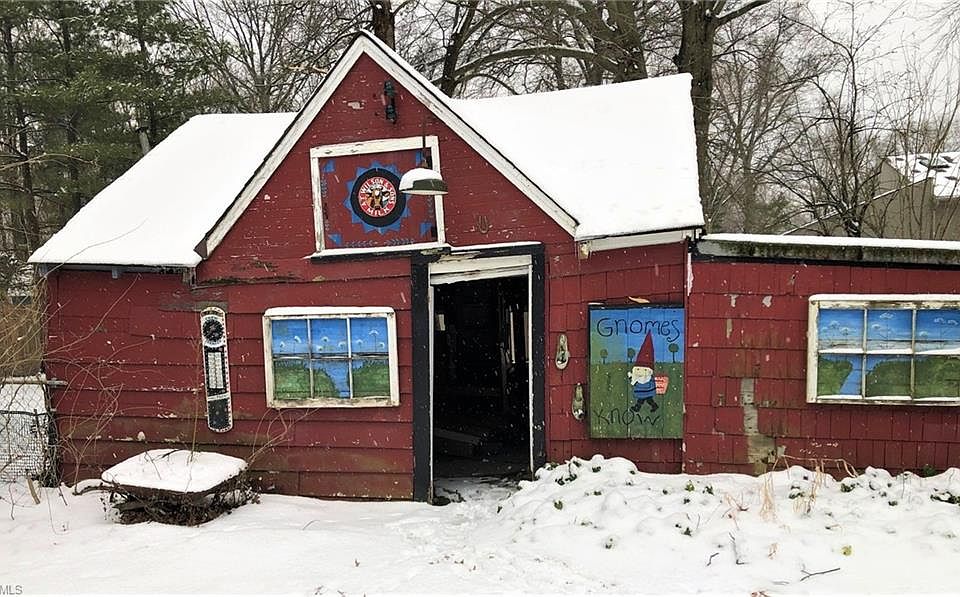2nd image of 1609 Canterbury Rd