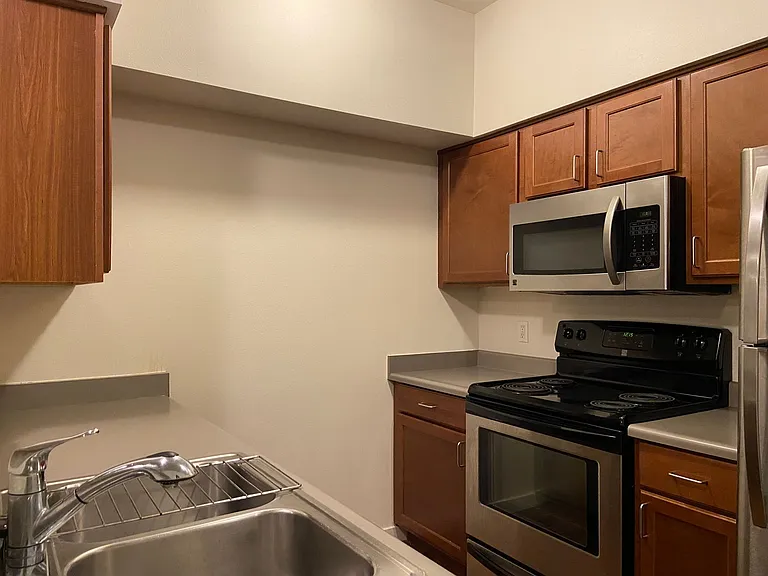 Avaya at Town Center Apartments — Photo 16