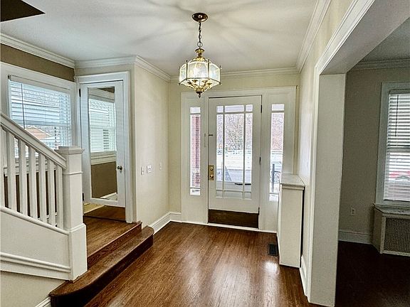 4th image of 293 Riverside Dr