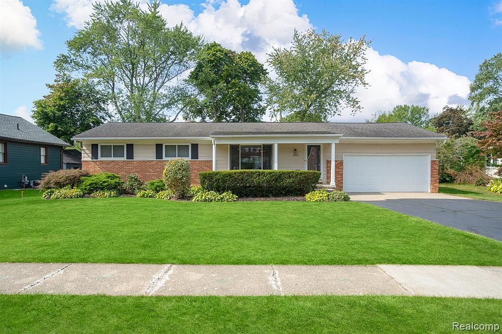 1846 Woodland Ave, Sylvan Lake, MI 48320 Zillow