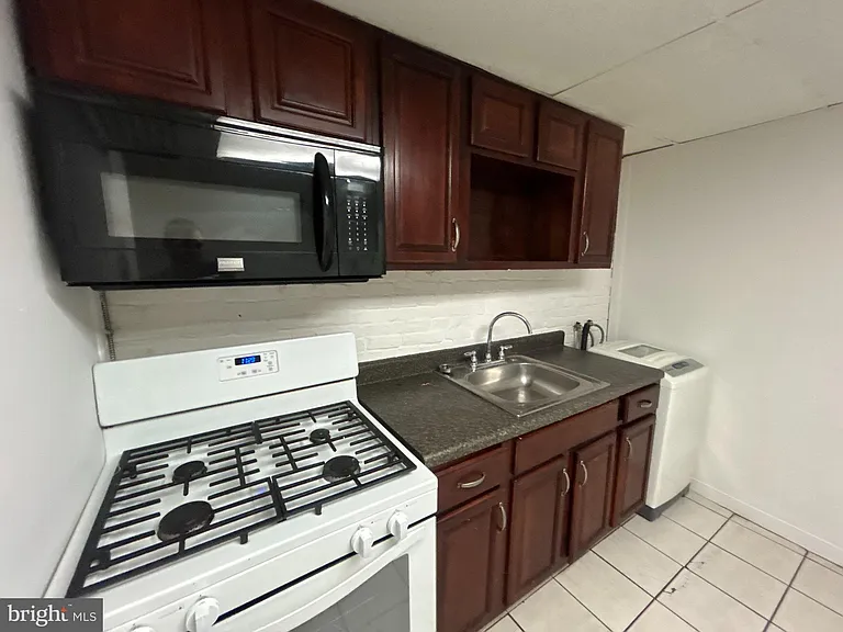 44 S 2nd St #2 — Photo 9
