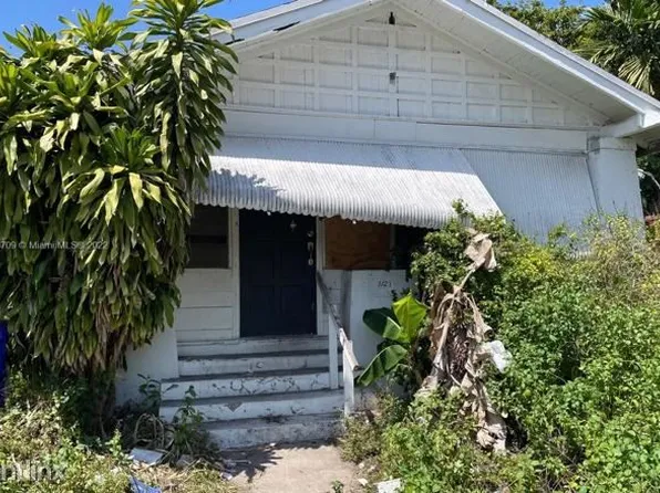 1121 NW 2nd St, Miami, FL 33128