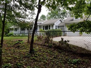 6124 Oak Hill Dr, Flowery Branch, GA 30542