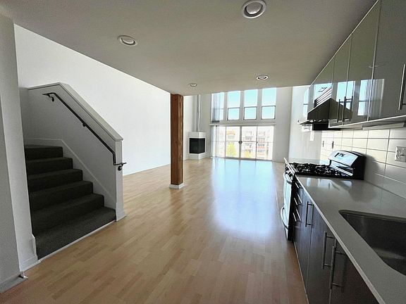 3rd image of 4215 Glencoe Ave Suite 430