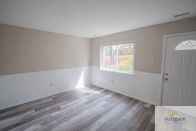 3 bed, 1.5 bath, 1152 sqft, $2,200 — Photo 3