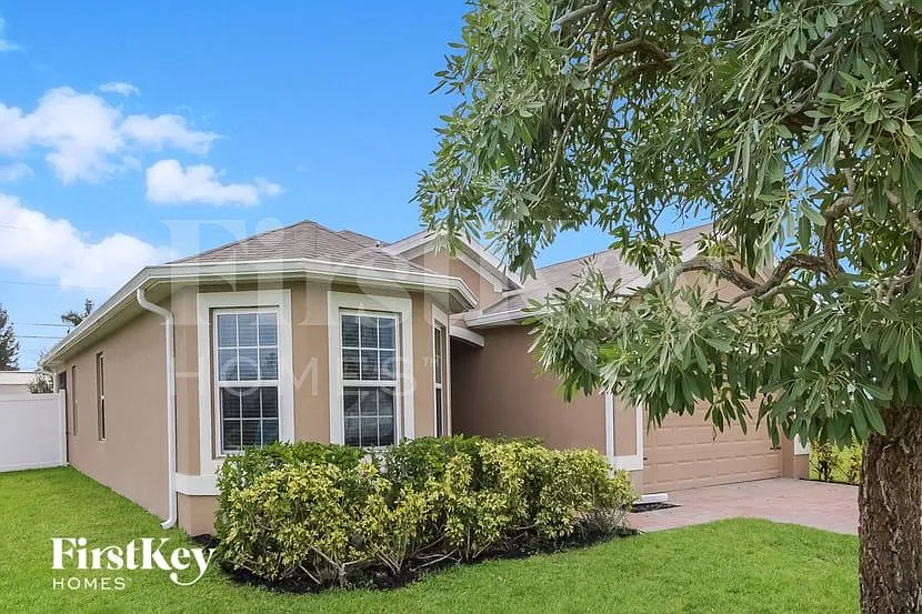 3 bed, 2.0 bath, 1747 sqft, $2,225 — Photo 2