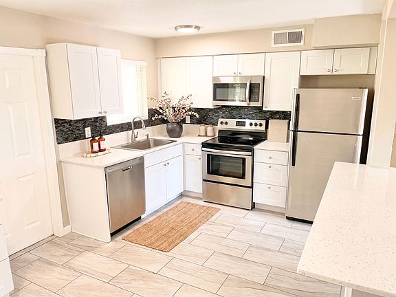 5th image of 3024 N 39th St APT 12