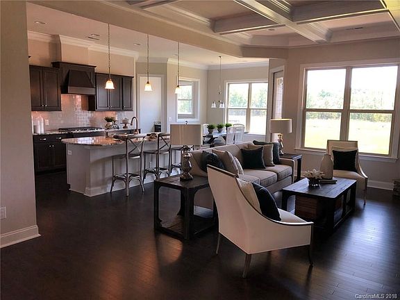 5th image of 1039 Wellington Ave #71