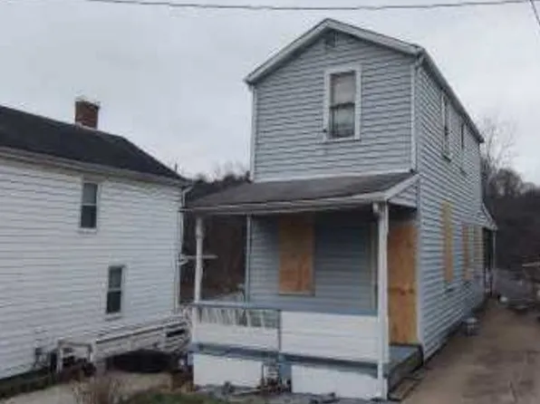 3 Short St, Elrama, PA 15332