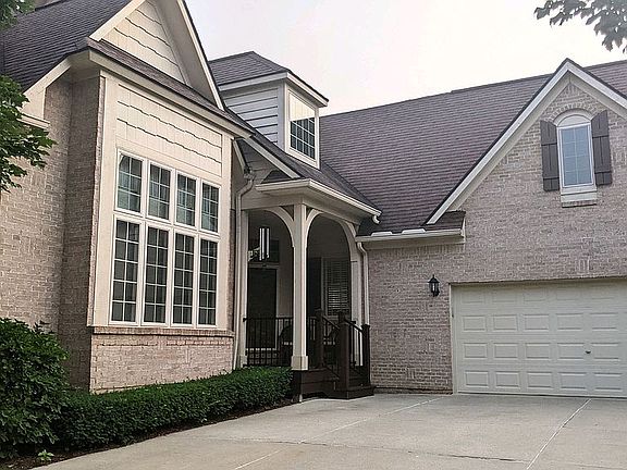 2nd image of 5381 Versailles Ave
