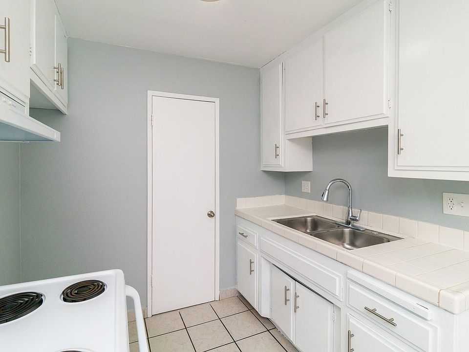1st image of 15209 Prairie Ave APT 27