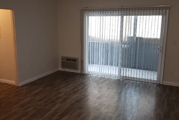 2nd image of 11030 Moorpark St APT 10