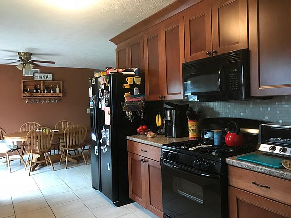 4th image of 152 Donna Marie Cir N