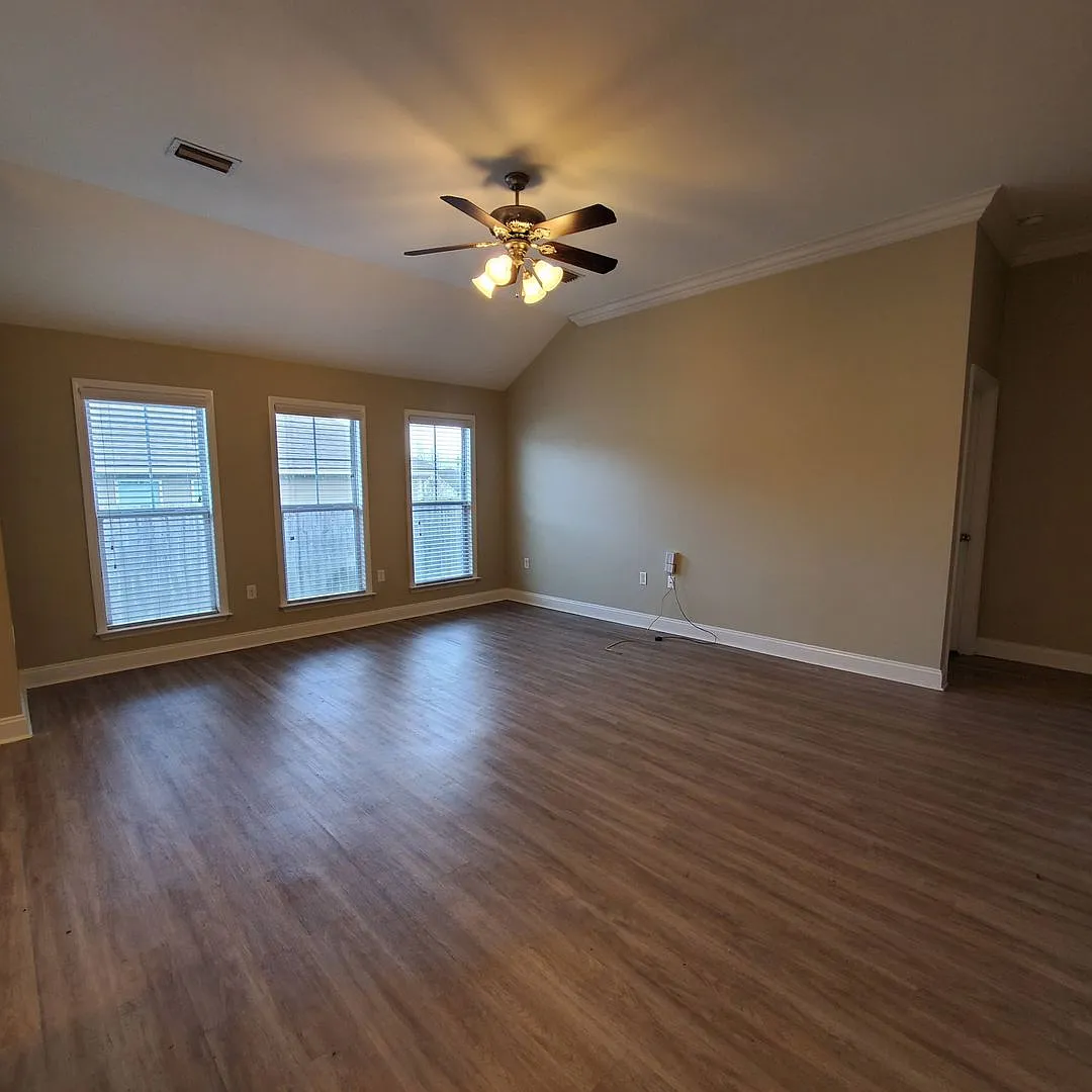 Modern Elegance Meets Southern Comfort: 4BR/2BA Gem in Northlake Neighborhood! — Photo 2