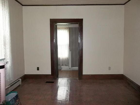 5th image of 120 Davis St