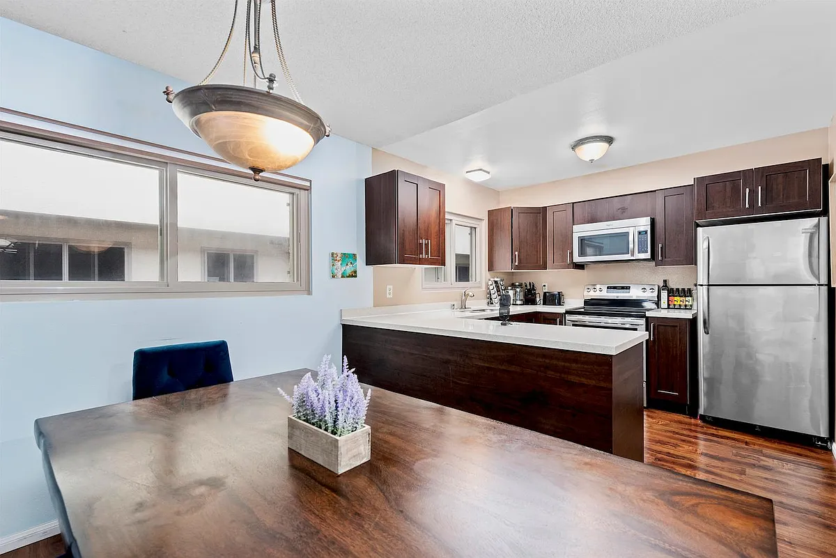 Building Photo - 2640 Worden St #205