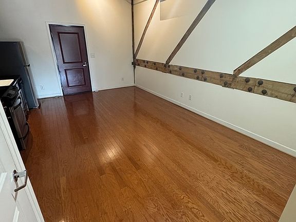 3rd image of 815 Porter St APT 403