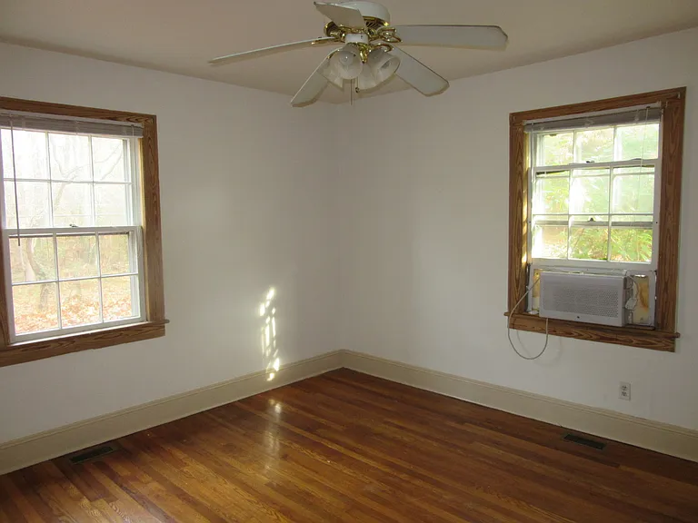 1013 Kensington Ave — Photo 7